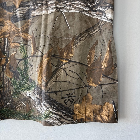 Realtree Camo Destroyed Cut Up Back T-Shirt Women's Medium - Picture 3 of 7